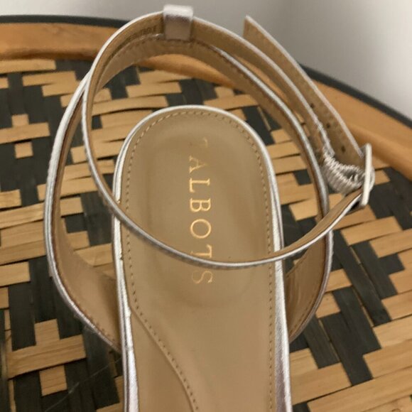 New Talbots Women Size 8 1/2" Silver Kitten Heel Pump Strappy Sandel Ankle Strap - Picture 3 of 11